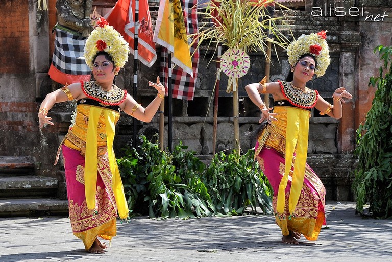 Bali ; una esibizione di danza tradizionale Barong