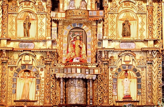 Altare maggiore chiesa San Giovanni Battista di Huaro