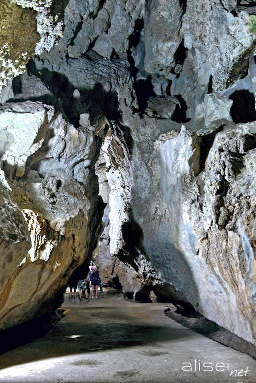 Comodo ingresso alla grotta Indio Cuba