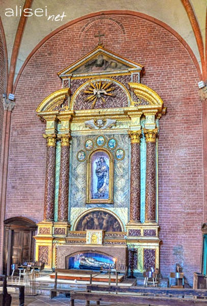 Altare del transetto destro dedicato alla Madonna