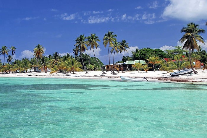 Sabbia bianca e acqua smeraldo