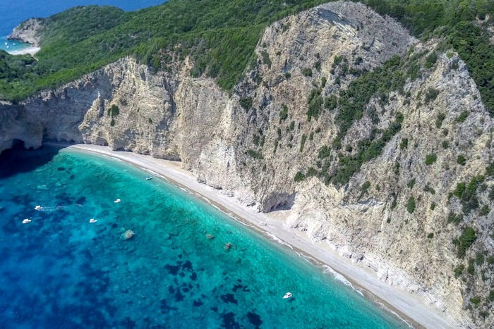 Le falesie di Chioni Beach
