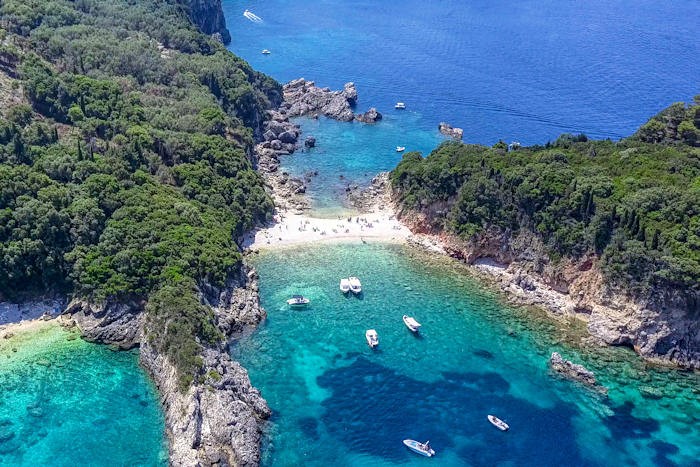 altro fronte baia e spiaggia