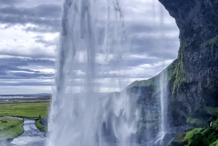 Dettaglio da dietro la cascata