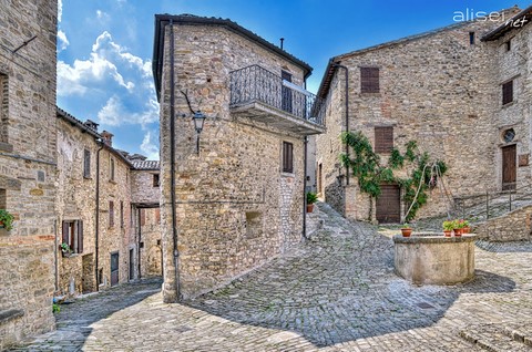 Un’angolo caratteristico del borgo di Monterone