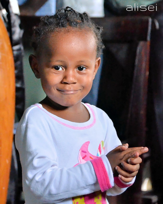 Kenya, una simpatica bambina