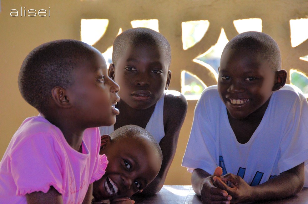 Volti sereni di bambini fortunati Kenya