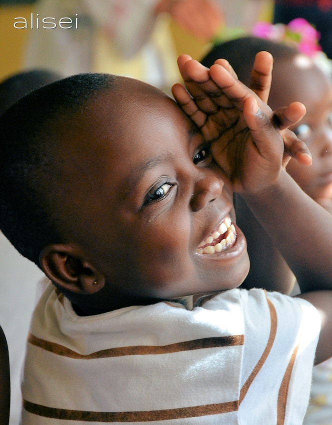bambino simpatico e allegro Kenya