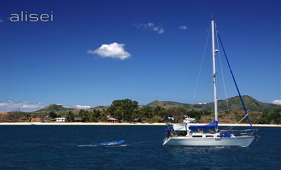 Nosy Be, spiaggia con villaggi turistici