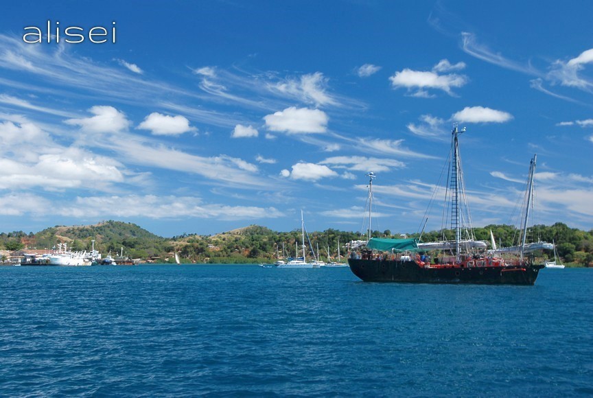 Hell Ville - Ingresso al porto