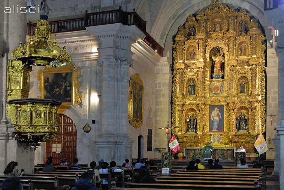 interno chiesa compagnia del Gesù