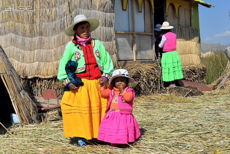 popolazione uros del lago titicaca