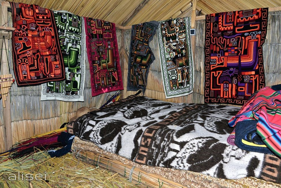 interno capanna uros
