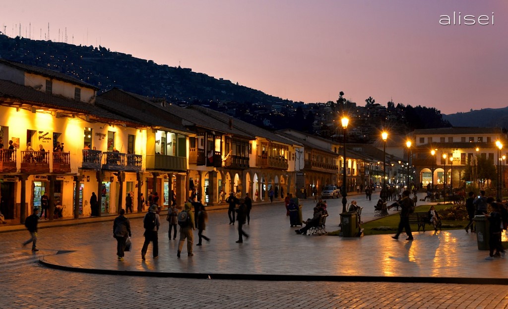 notturno plaza de armas cusco perù