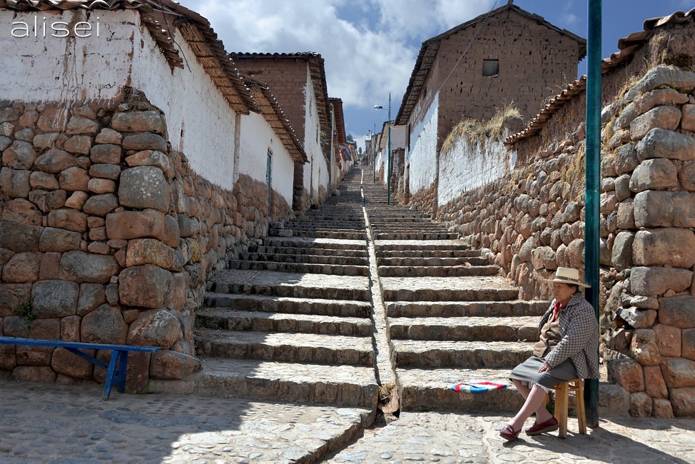 chincheros perù, vicolo e scalinata