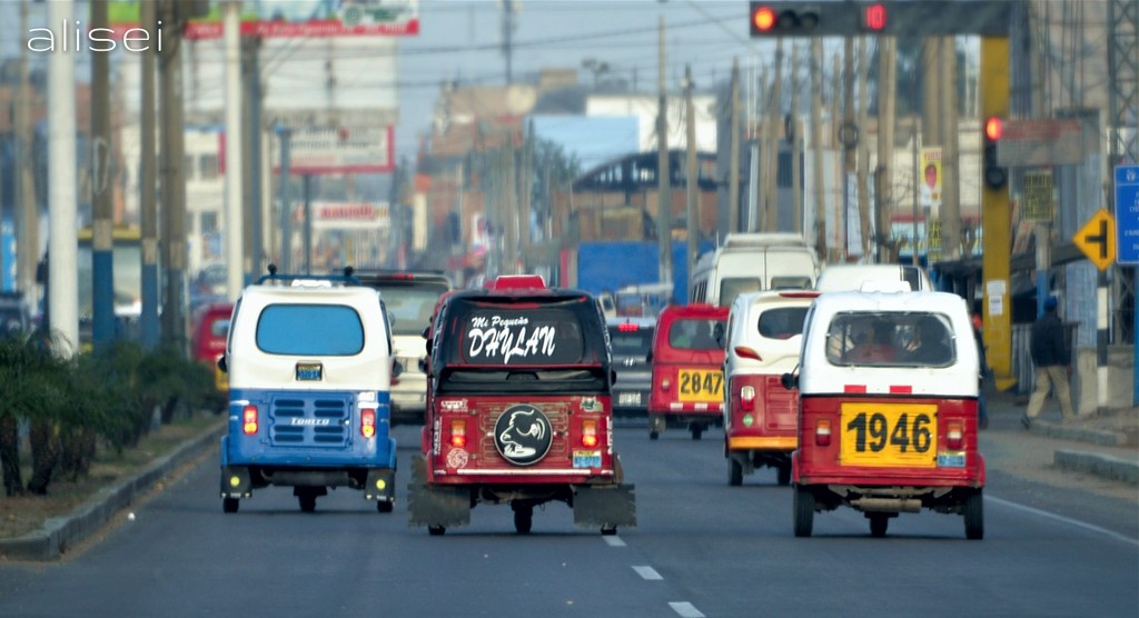 apecar sulle strade del perù