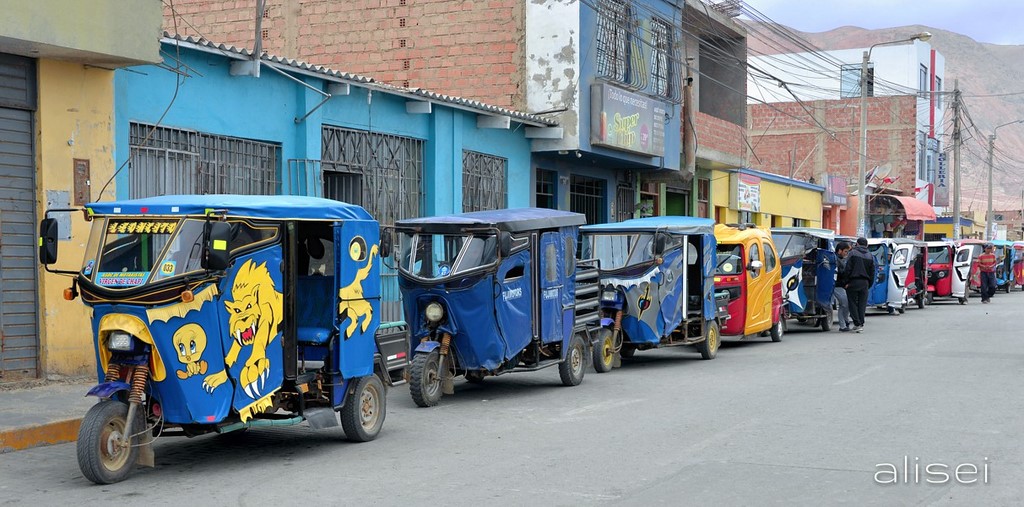 mototaxi colorati del Perù