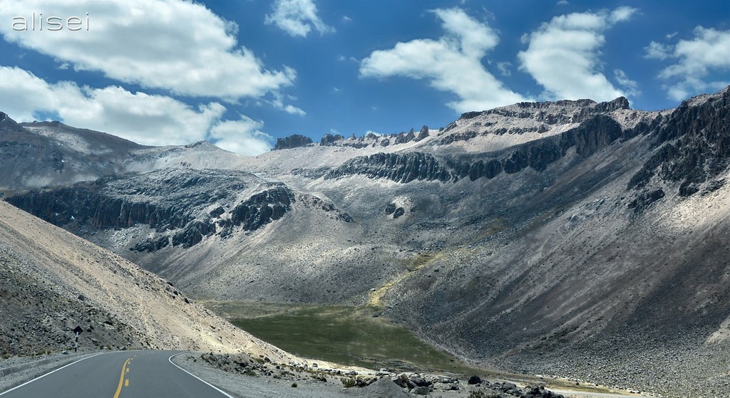 bel panorama montano del perù