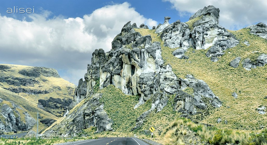 bella formazione rocciosa perù