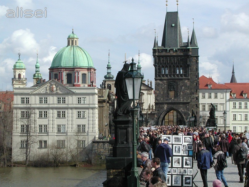tratto trafficato del Ponte Carlo Praga
