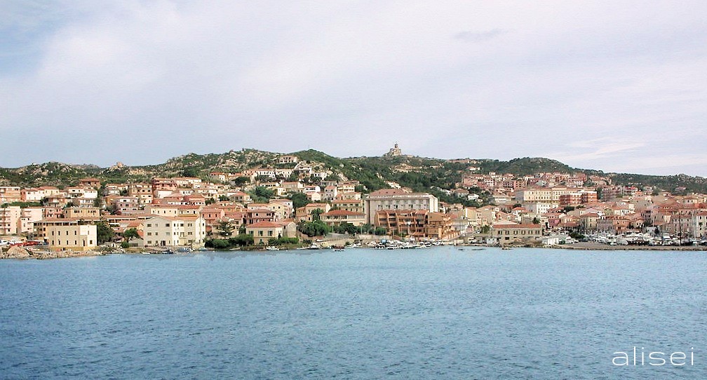 arrivo con il traghetto alla Maddalena