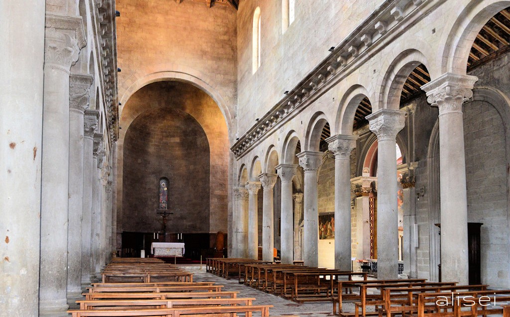 interno cattedrale San Lorenzo