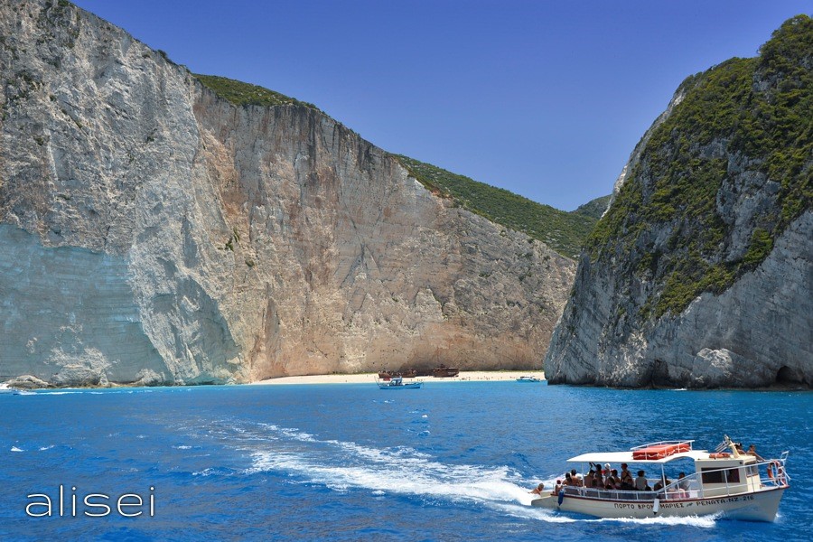 Partenza dalla spiaggia del naufragio
