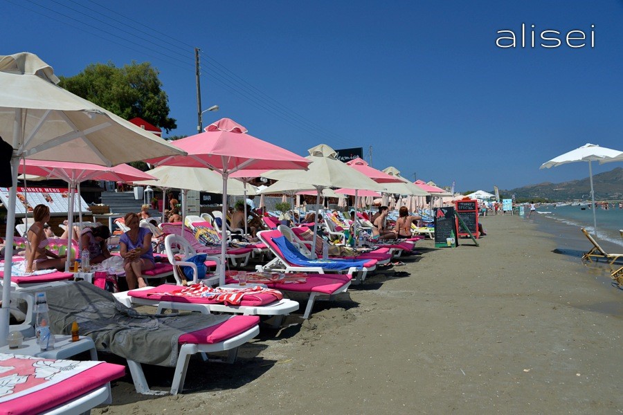 Zante, Lagans e la fitta spiaggia