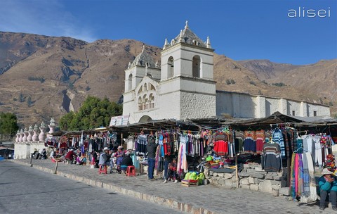 mercatino nella valle del colca perù