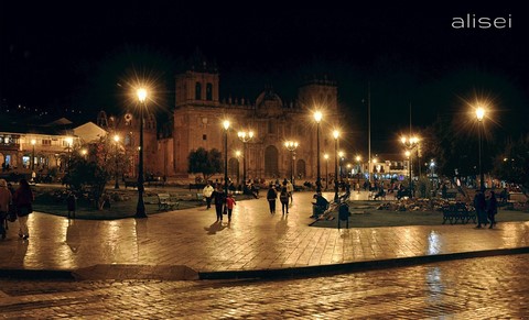 notturno plaza de armas cusco
