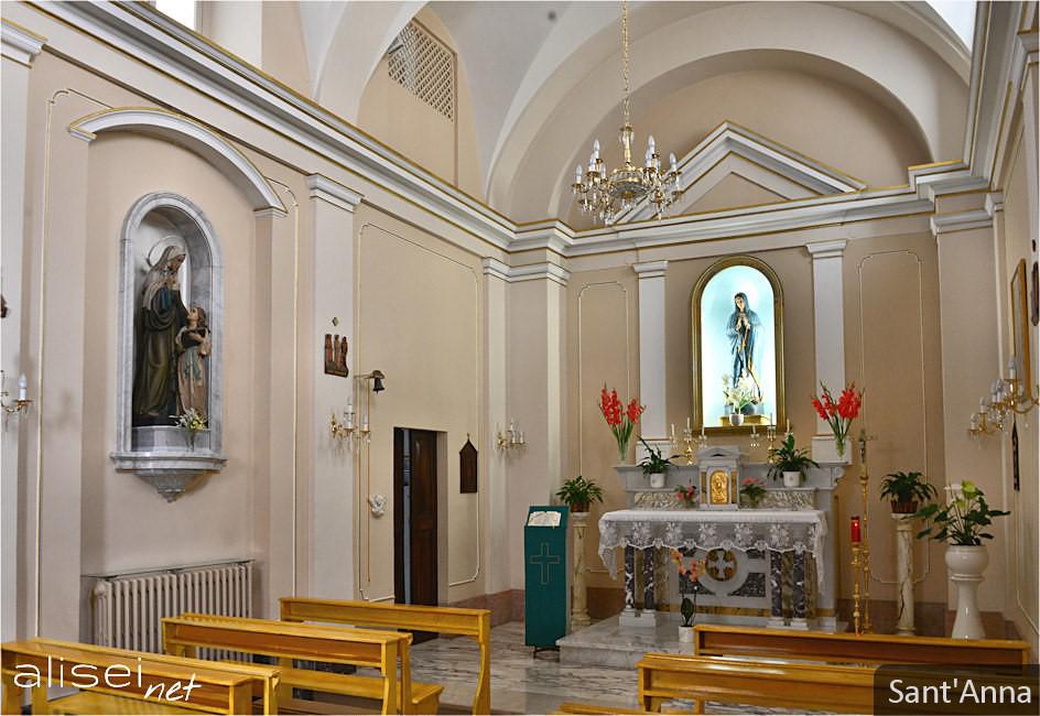Interno chiesetta di Sant'Anna