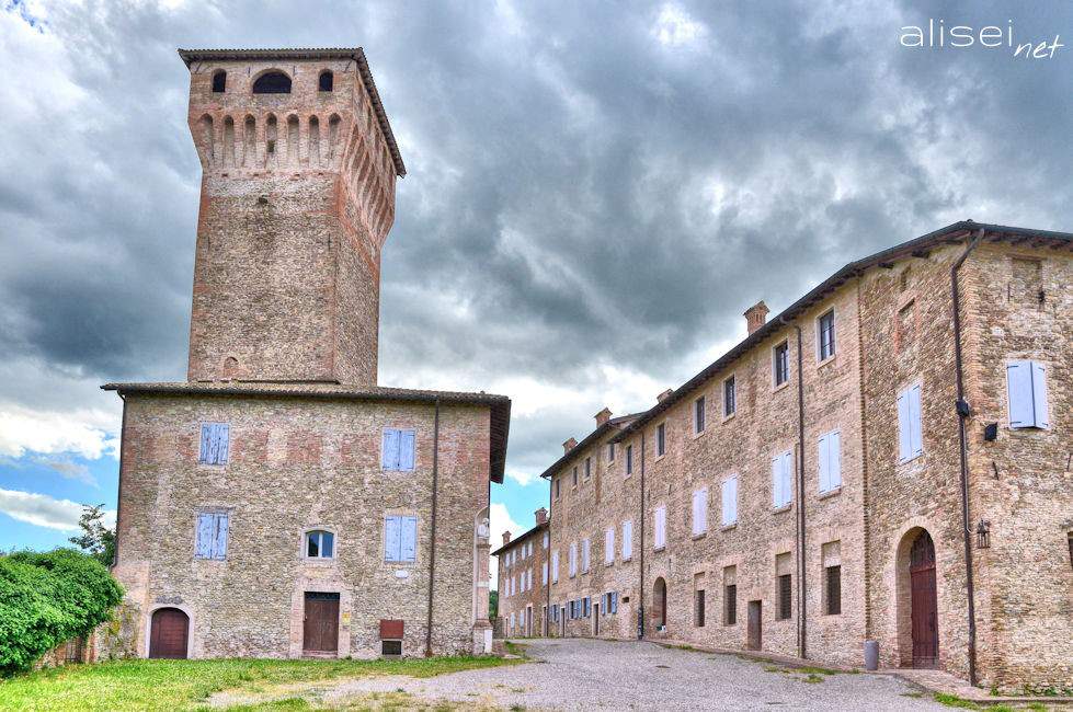 veduta complessiva castello di Levizzano Rangone