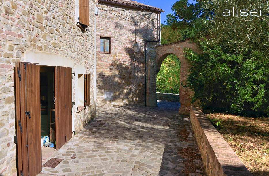 porta pedonale di Cerreto Castello