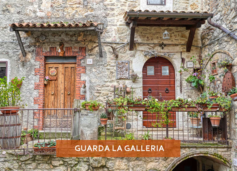 abitazioni nel borgo Civitella del Lago