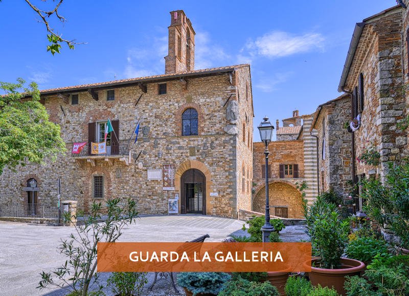 Avvio galleria fotografica Piazza del borgo di Lucignano