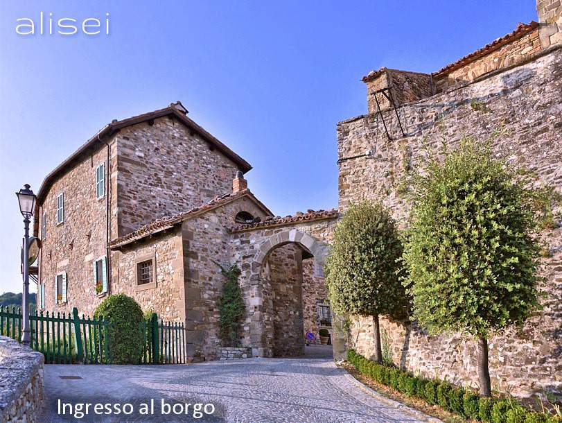 Antico ingresso al castello ingresso borgo di Montecerignone