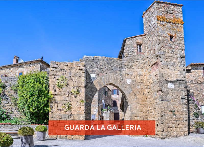 Porta d'accesso al borgo di Monticchiello