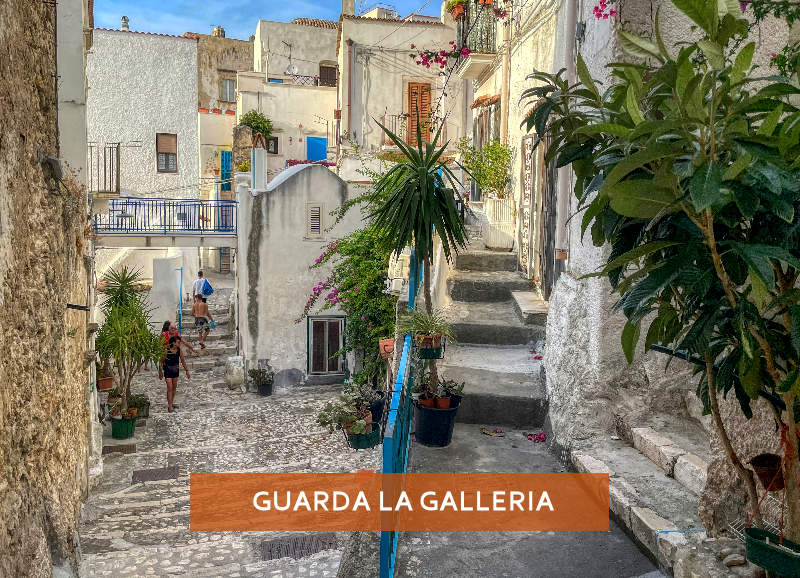 Avvio galleria fotografica vicoli di Peschici al tramonto