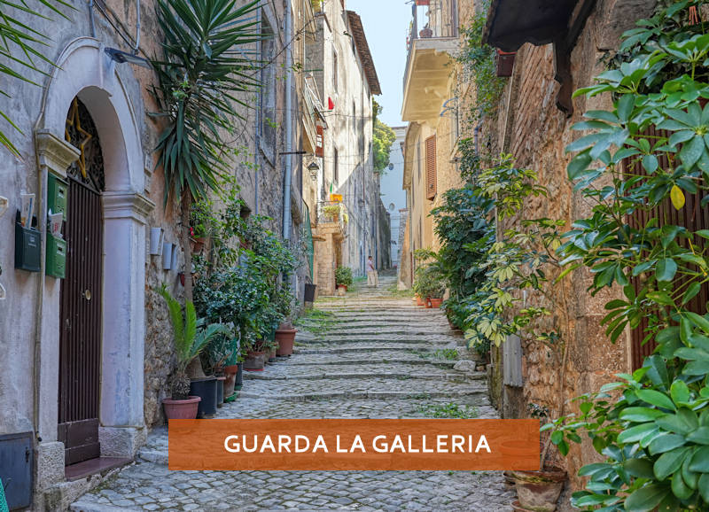 vicolo con gradini Priverno