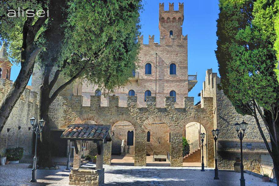 cortile interno castello di Tavoleto