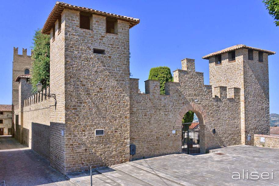 ingresso  al castello di Tavoleto