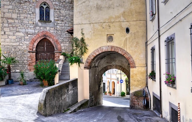 Una porta del borgo di Castrocaro Terme