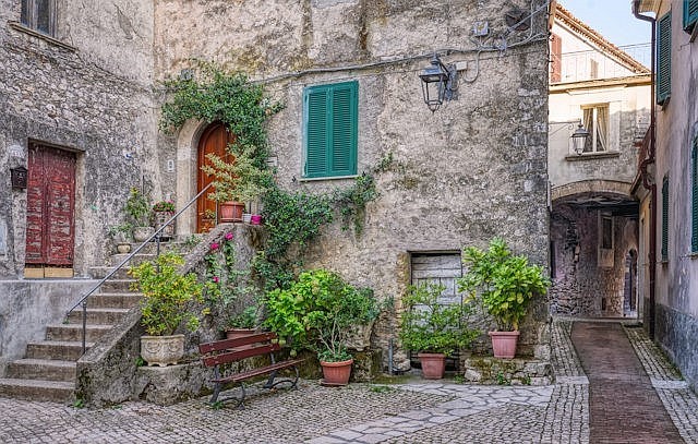 slargo borgo Castro dei Volsci