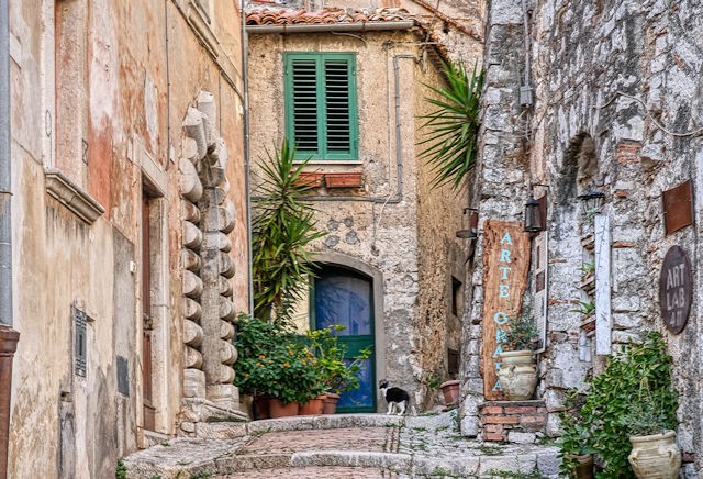 scalinata borgo Castro dei Volsci