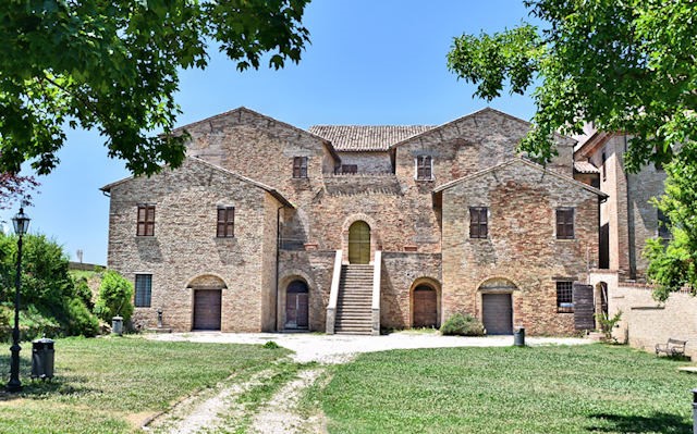Il retro del Palazzo Del Monte Mombaroccio