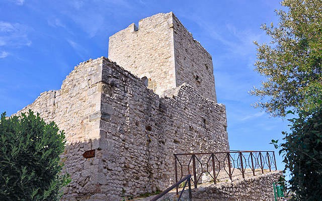 Resti della Rocca di Petrella Guidi