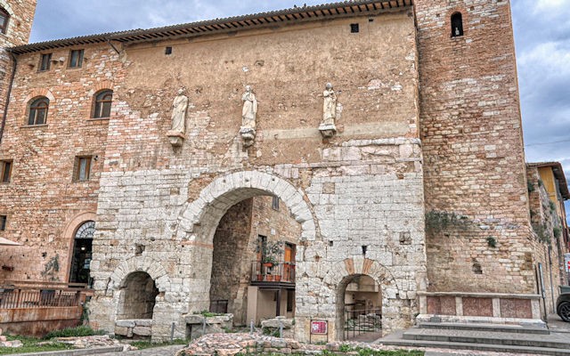 porta consolare spello