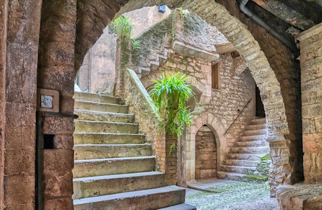 porta del borgo di Vallecorsa