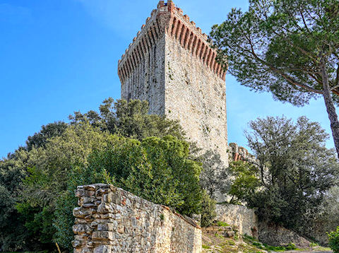 Porta Senese, il principale accesso al borgo