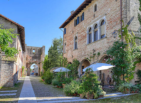 Cordovado, via principale del borgo medievale